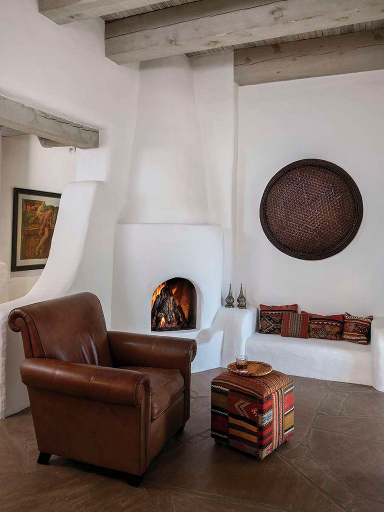Great room kiva fireplace vigas